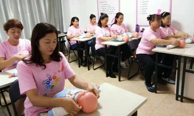 大连爱之翼家政服务 专业守护，让家更温馨